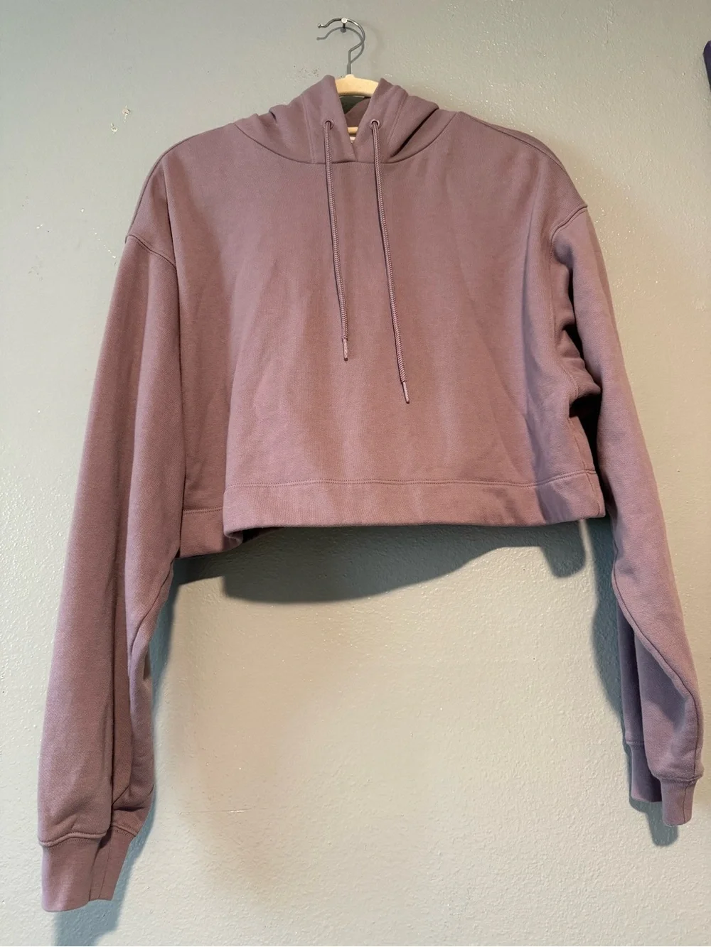 ALO Yoga Cropped Hoodie in Lavender size XS